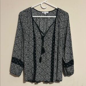 Black and White Patterned Women's Top